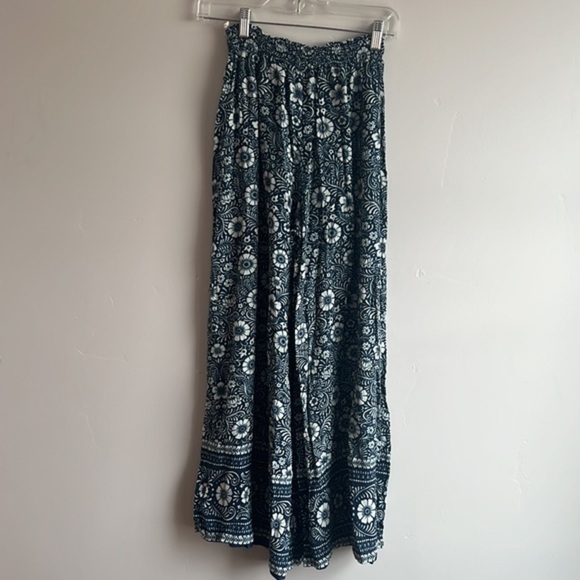 Tigerlily Australia palazzo flared pant and boho top blue floral two piece set - Picture 6 of 10